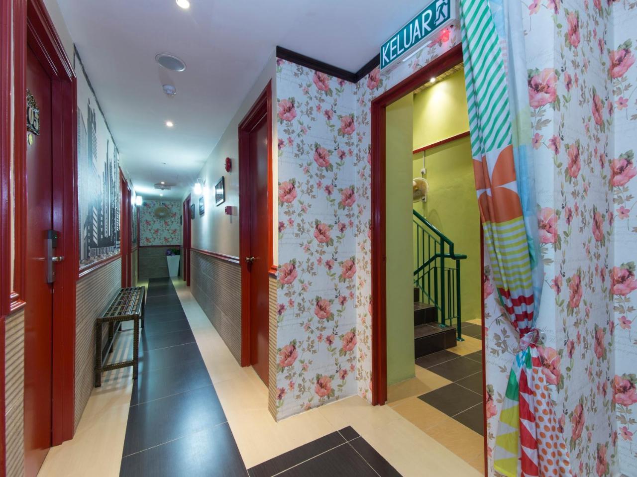 Oyo 604 Hotel Est Equine Park سيري كيمبانغان المظهر الخارجي الصورة