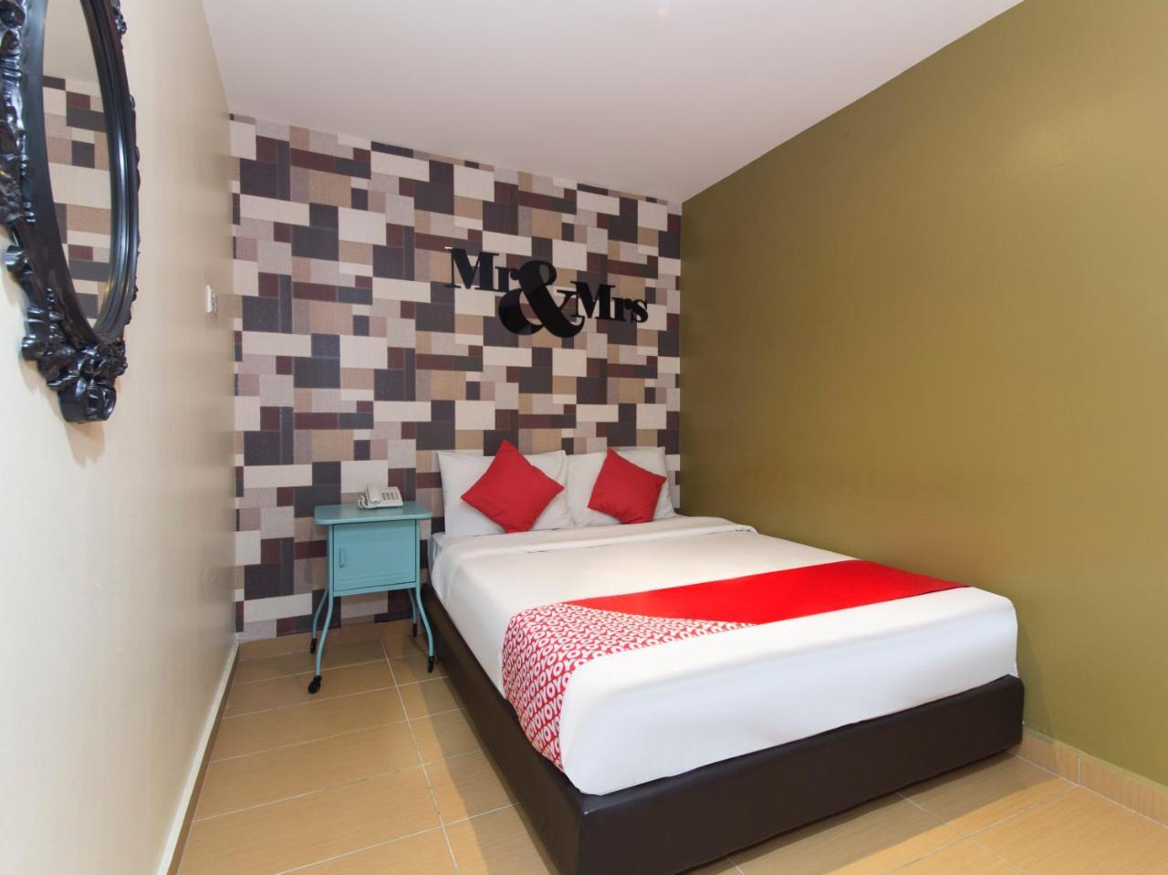 Oyo 604 Hotel Est Equine Park سيري كيمبانغان المظهر الخارجي الصورة