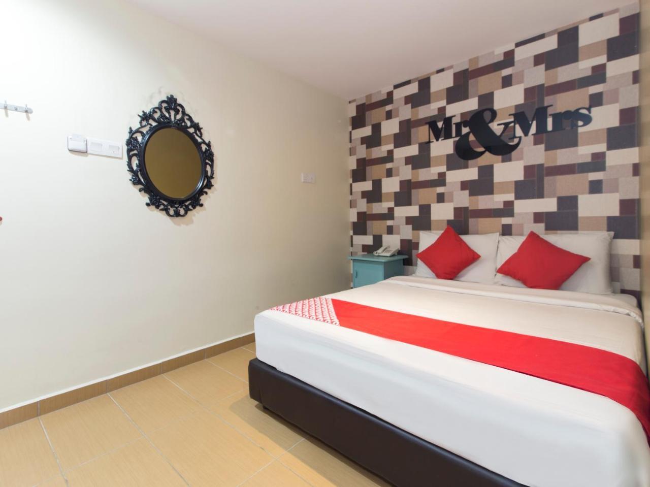 Oyo 604 Hotel Est Equine Park سيري كيمبانغان المظهر الخارجي الصورة